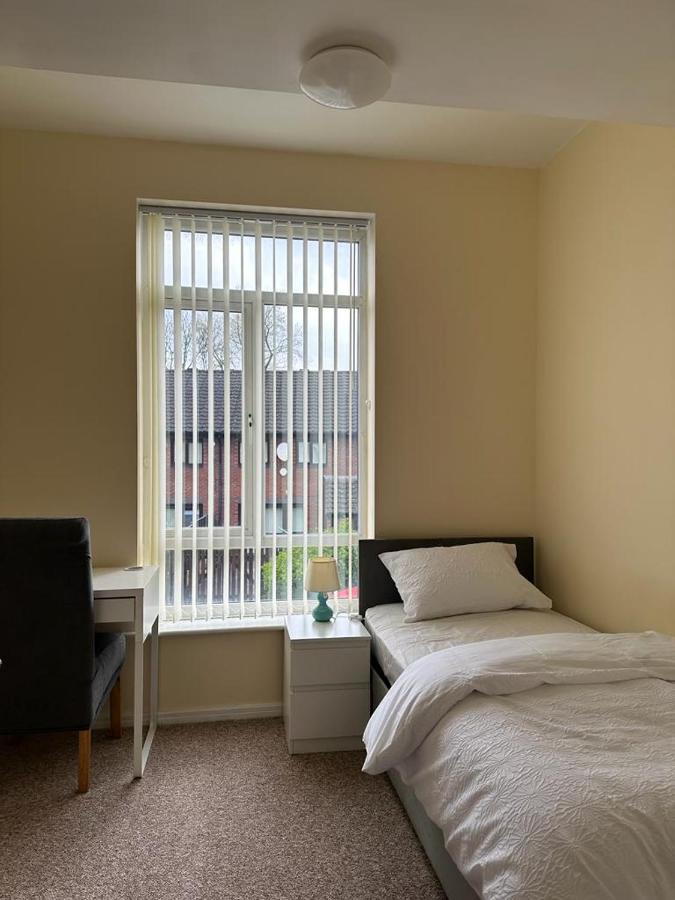 Rooms 7 Minutes From Etihad Manchester Eksteriør bilde